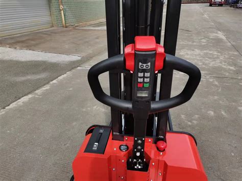 FULL ELECTRIC SELF LIFTING STACKER Shuncha Forklift