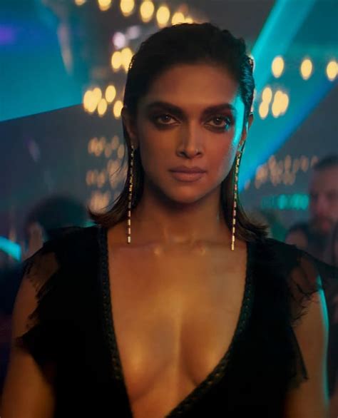 Deepika Padukone Looking Ultra Glamourous In Pathaan Teaser🔥🔥 R