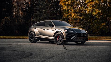 Lamborghini Urus Wallpaper