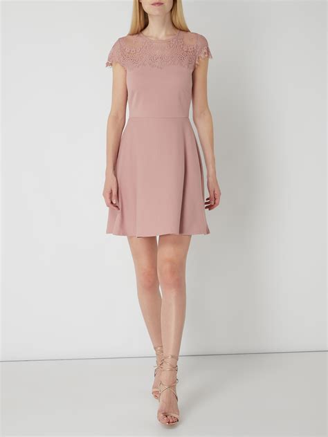 Lipsy Cocktailkleid Aus Krepp Mit Spitzeneinsatz Ros Online Kaufen