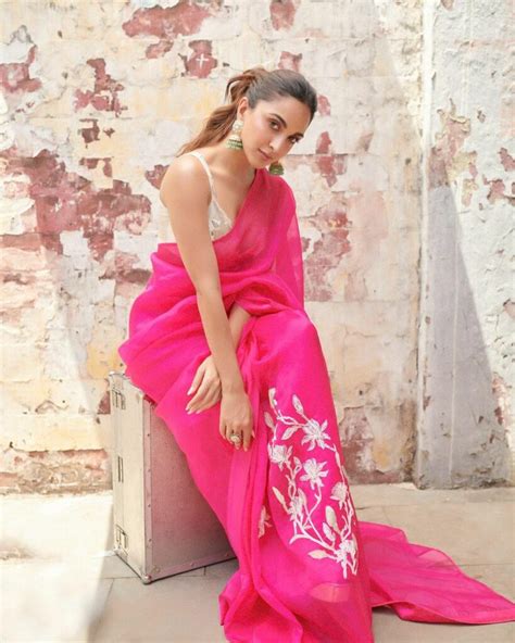 Pic Talk Kiara Killed In Hot Pink Saree And Bralette