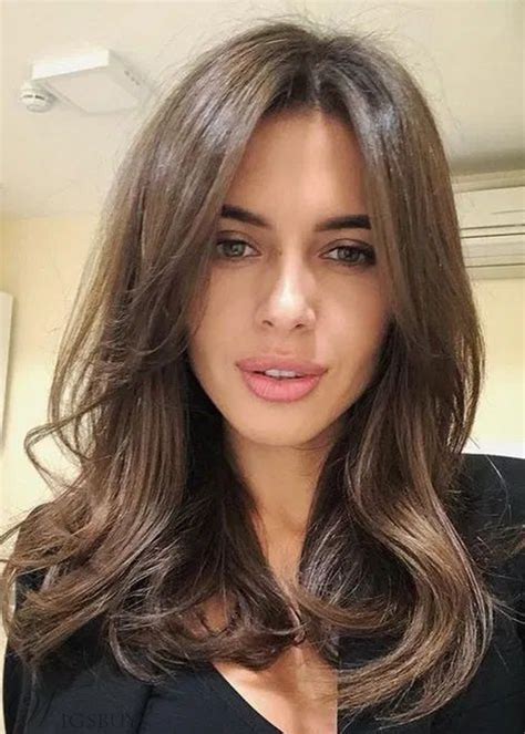 Womens Long Length Wavy Layered Hairstyles Synthetic Hair Wigs Middle Part Capless Wigs 24inch