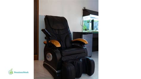 Are Massage Chairs Good For The Elderly? | pensionsweek.com