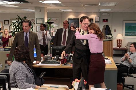 Ellie Kemper Erin The Office / Ellie Kemper Dunderpedia The Office Wiki ...