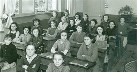 La Chapelle Thècle Lécole de filles année 1950 1951