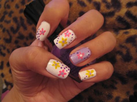 5 Finger Discount: Cute Holiday Nail Art on a budget: Easy Spring Flower Nail Art