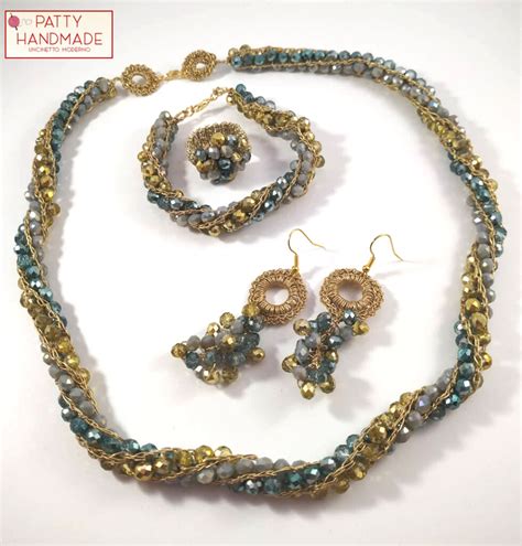 Parure Di Collana Bracciale Orecchini E Anello Realizzata Ad