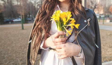 Premium Photo Caucasian Young Girl Holding Yellow Flowers In Outdoors