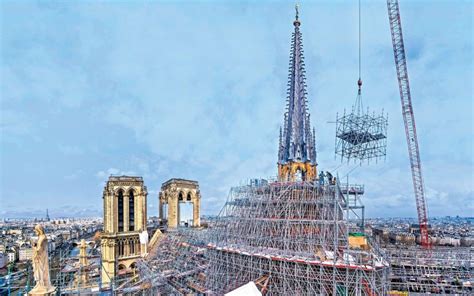 Notre Dame De Paris Ces Pilotes Invisibles Mais Indispensables Au