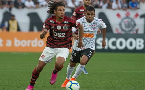 Confronto Entre Corinthians E Flamengo Bate Recorde De Audiência No Ano