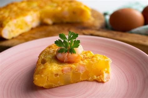 Tortilla De Patatas Con Gambas Receta De Tapa Tradicional Con Huevo