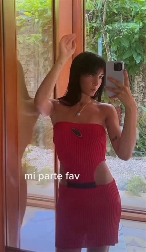 Aitana saca su lado más sexy con este vestido dosmilero a la última