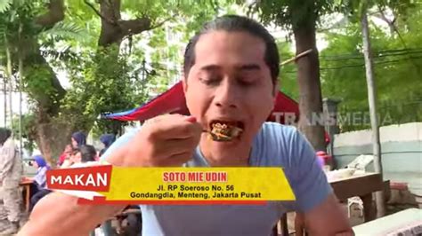 Ferdi Ali Menikmati Segarnya Soto Mie Udin Makan Receh