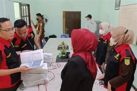 Dugaan Korupsi Eks Karyawan Bpr Candi Agung Cabang Amsel Digeledah