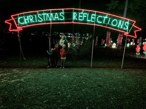 Defuniak Springs Holiday Lights Around the Lake | Dutch Dutch Goose