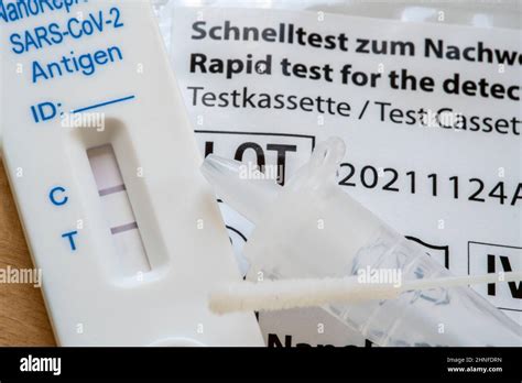 Positiver Corona Antigen Schnelltest Lay Test Selbsttest Zum