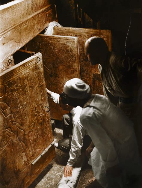 See Glorious Color Photos Of King Tuts Tomb