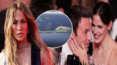 Exes Ben Affleck And Jennifer Garner Share Intimate Moment Inside Car Together Shocking Youtube