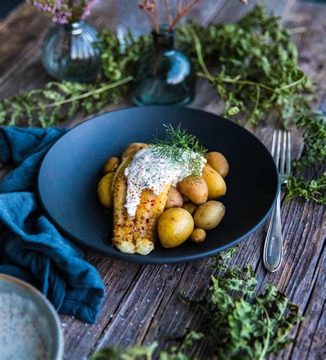 Sm Rstekt Fisk Med Potatis Och Roms S Landleys K K