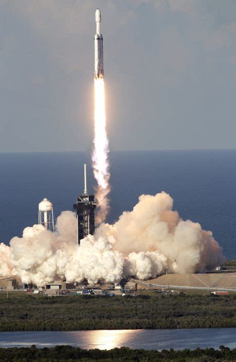 Spacex Launches Mega Rocket Lands All 3 Boosters News