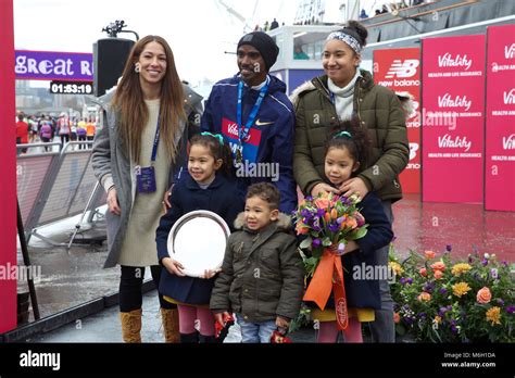 Mo farah family hi-res stock photography and images - Alamy