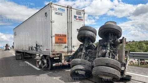 Accidente en San Luis de la Paz Choque de 3 tráileres deja un muerto y