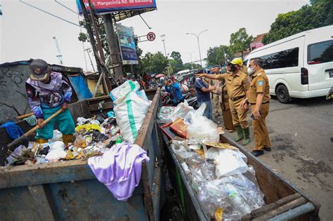 Plh Wali Kota Bandung Ema Sumarna Sampah Di Beberapa Titik Tps Sudah