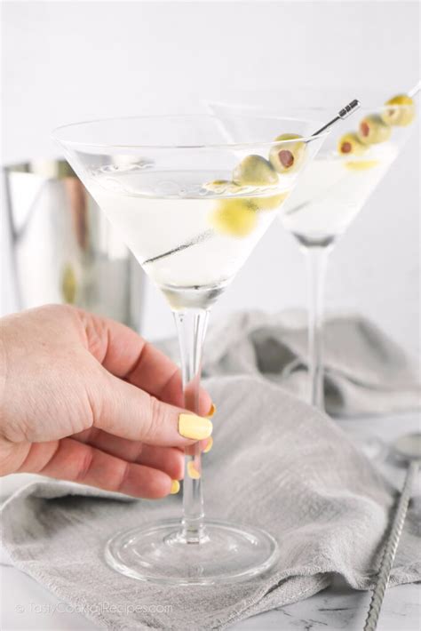 Classic Gin Martini Recipe - Tasty Cocktail Recipes