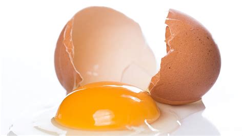 The Biggest Mistakes Everyone Makes When Cracking Eggs Youtube