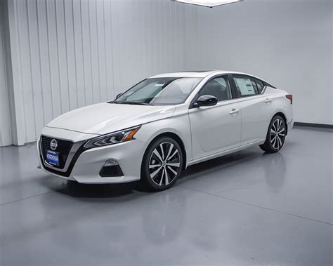 New Nissan Altima Sr Fwd Dr Car