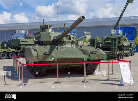T 14 tank -Fotos und -Bildmaterial in hoher Auflösung – Alamy