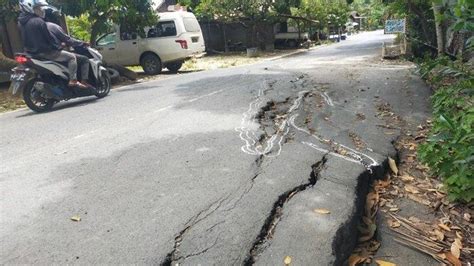 Jalan Anjlok Di Lampihong Balangan Telah Dilaporkan Ke Dinas Pupr