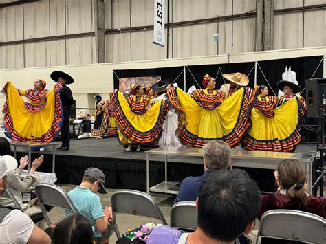 Danzas Folcl Ricas Desde La Casa De La Cultura Alegran La Feria De San