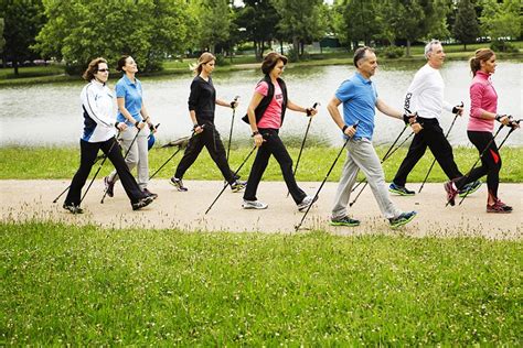 La Marche Nordique Une Marche Tonique Aux Multiples Bienfaits