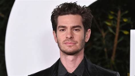 Andrew Garfield Es Fotografiado De Vacaciones Con Otro Hombre En Italia