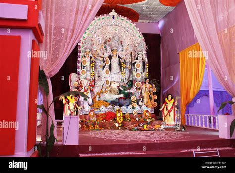 Durga puja pandal decoration hi-res stock photography and images - Alamy