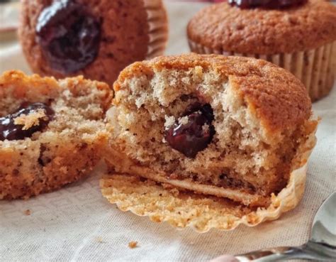 Muffin Soffici Alle Nocciole Con Cuore Di Marmellata Dolce Ricetta