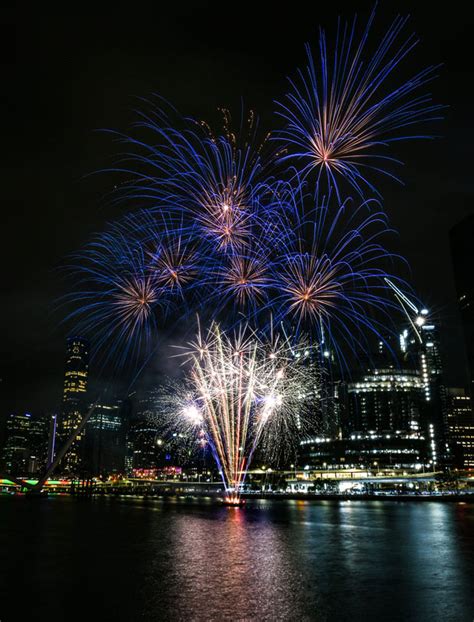 New Year S Eve Fireworks In Brisbane Skylighter Fireworks