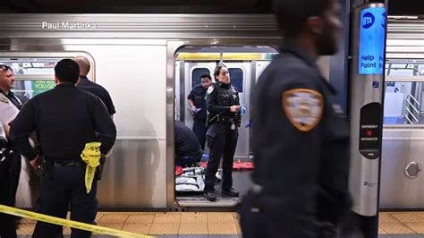 Man Harassing Nyc Subway Riders Dies After Fellow Passenger Tries To