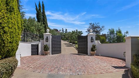 Drake is Selling His Beverly Hills Mansion — Francis York