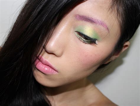 FOTD: Pastel Makeup Look With Pink Brows + Green and Yellow Eyes ...