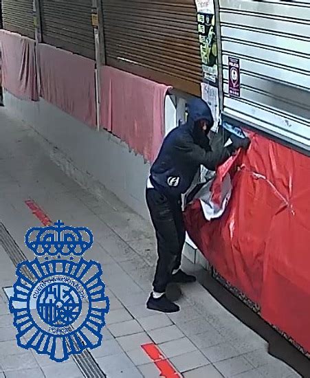 La Policía Nacional Detiene “in Fraganti” En El Tejado De Un Mercado Municipal A Un Hombre Con