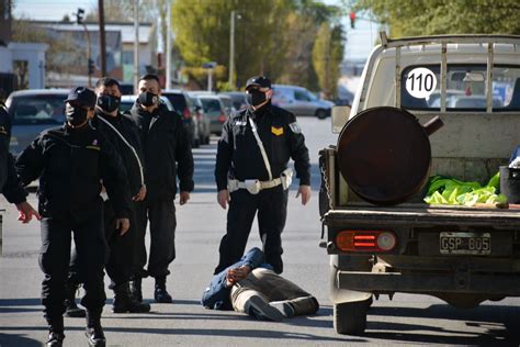 Siete Detenidos Un Apuñalado Y Envoltorios De Marihuana Por El Enfrentamiento Entre Facciones