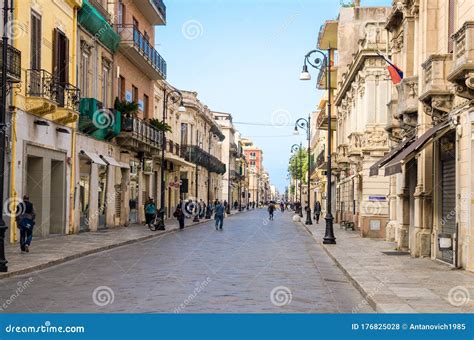 Italy Reggio Di Calabria May 11 2018 Pedestrian Tourist Street