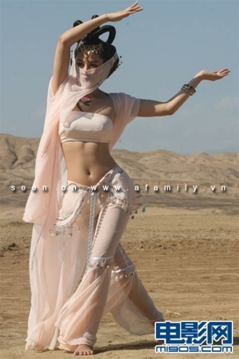 Trương Hinh Dư nude khoe hình xăm ấn tượng