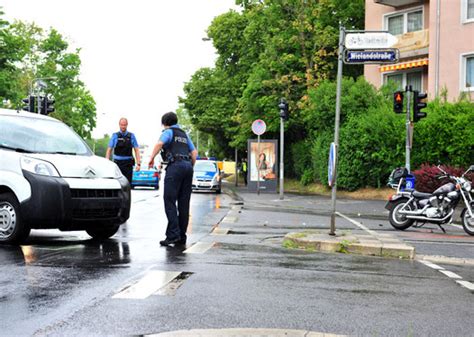 Wiesbadenaktuell Zwei Schwerverletzte Nach Kollision Mit Einem Motorrad