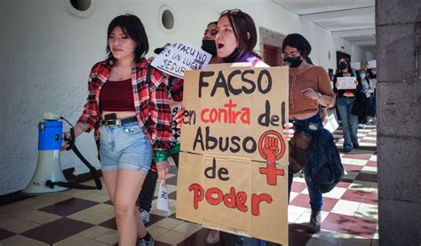 Estudiantes Mujeres Universitarias Organizadas Ante La Violencia En Las