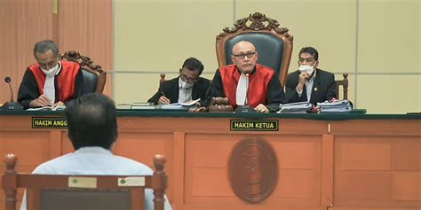 Sidang Haris Azhar Ditunda Hingga Luhut Pulang Ke Indonesia