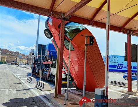 La Bisarca Passa La Facility Al Porto Ma Il Furgone Trasportato Si