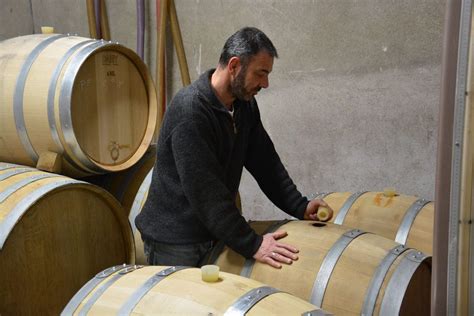 Degustation des vins du Domaine des Fées Guide Gay Fuissé Activités Gay Sejour Mâcon Saône